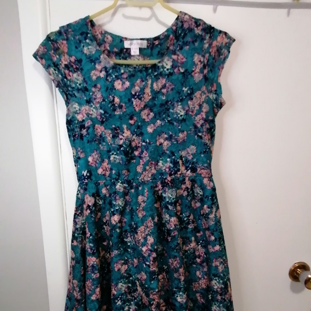 Dress - Picture 2 of 6